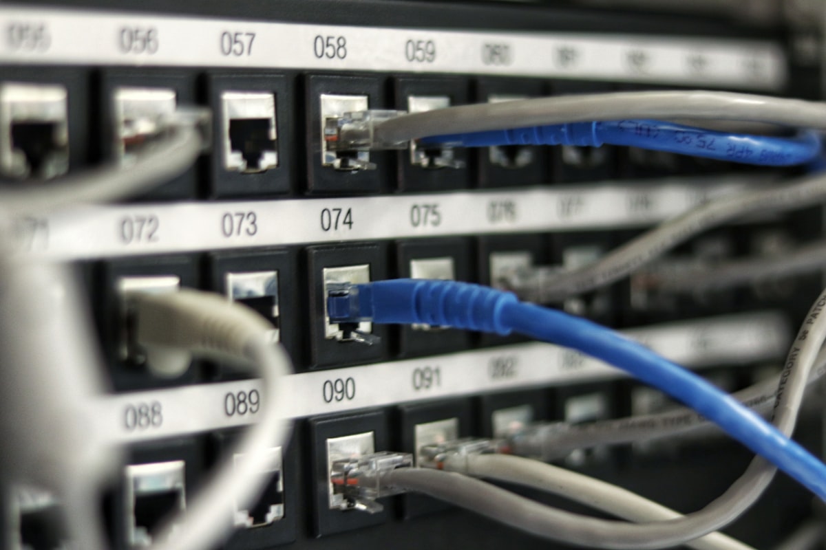 Industrial Fiber Optic Surveillance Ring Topologies: ITU-T G.8032 ERPS Sub-50ms Failover and SFP+ CWDM Sizing